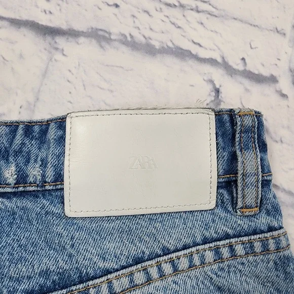 Zara WOMENS SIZE 4 High Rise Straight Leg Jean Raw Hem Mid Wash - Picture 9 of 14